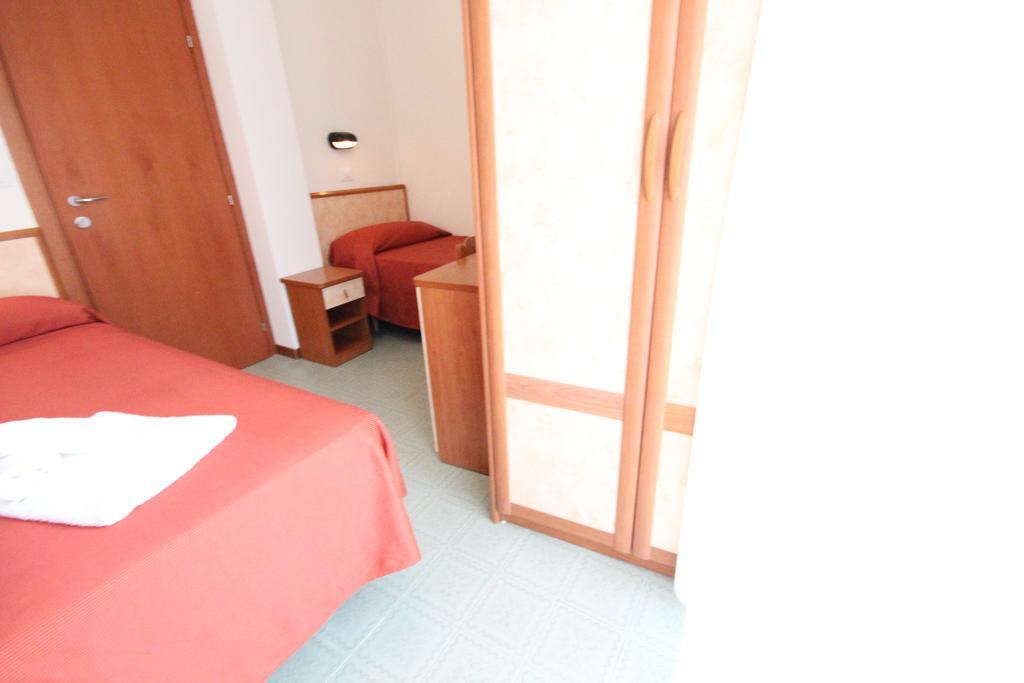 Tyc Hotel Torre Pedrera Buitenkant foto