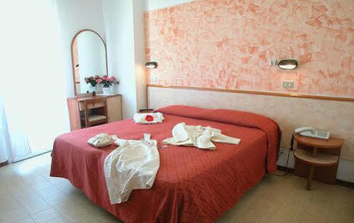 Tyc Hotel Torre Pedrera Buitenkant foto