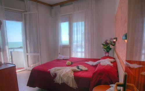Tyc Hotel Torre Pedrera Buitenkant foto